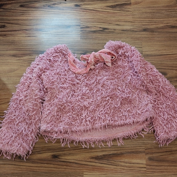 New In Soft Pink Sweater - Picture 7 of 9